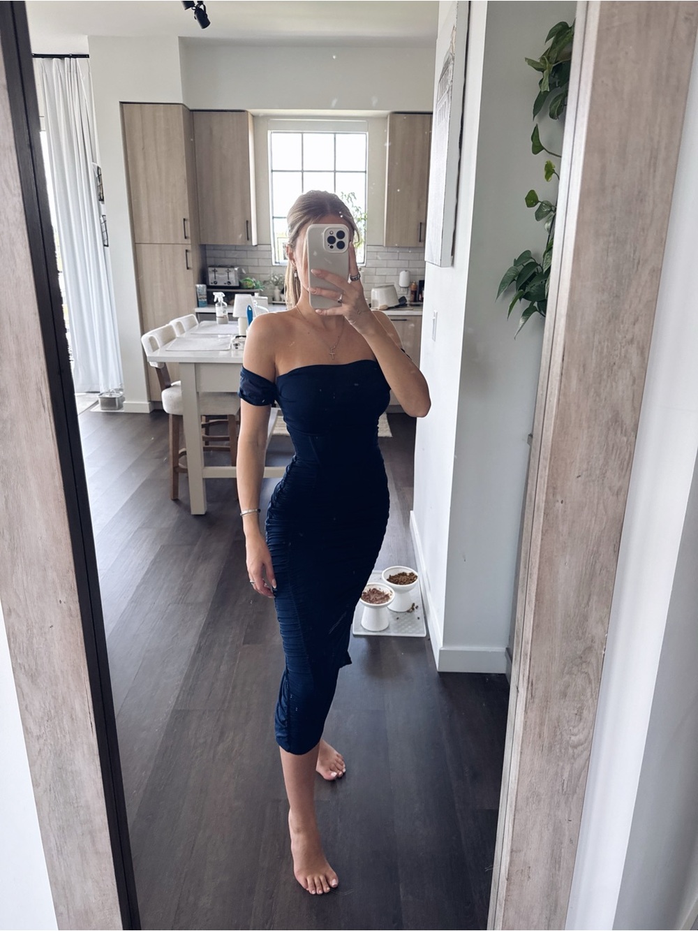 Curvy Sweet Elegant Off-Shoulder Navy Bodycon Dress (Size Small)